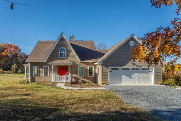 82 Smoky Row Rd, Staunton, VA 24401