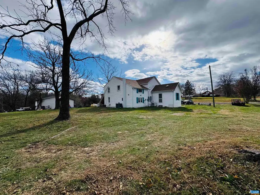 43 Niswander Rd, Staunton, VA 24401 - #3