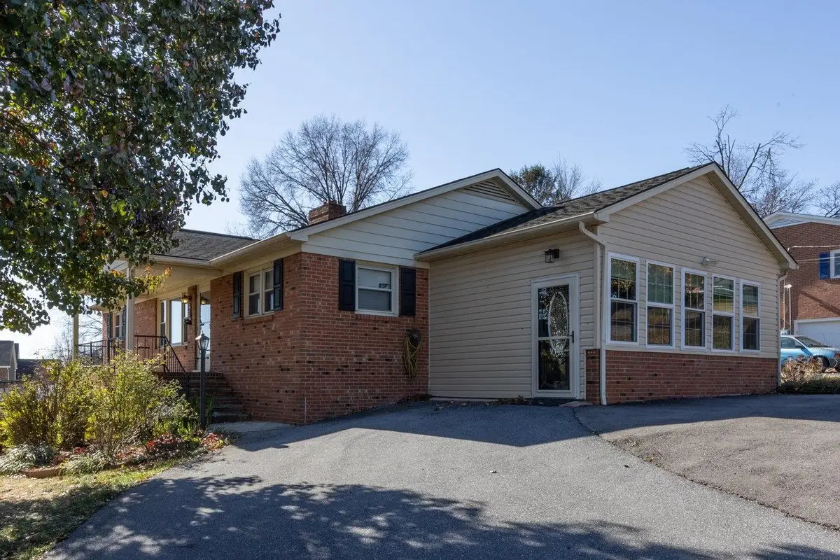 733 Hillview Dr, Dayton, VA 22821 - Image #1