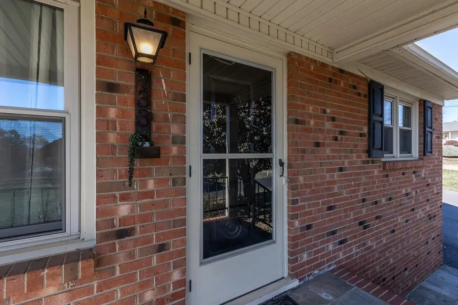 733 Hillview Dr, Dayton, VA 22821 - Image #2