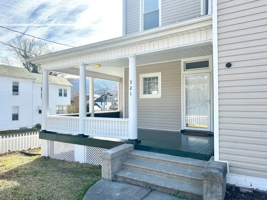 321 Pine St, Clifton Forge, VA 24422 - Image #2