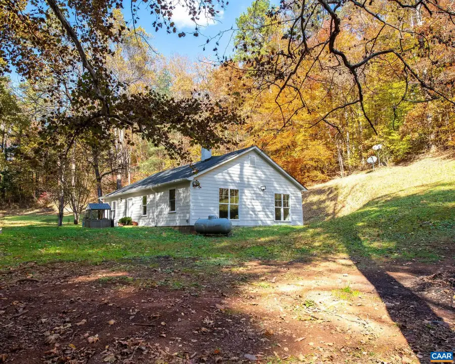 3189 James River Rd, Howardsville, VA 24562 - #2