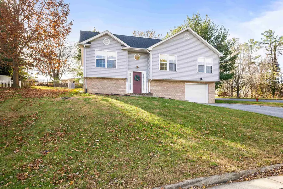 656 Edwardian Ln, Waynesboro, VA 22980 - Image #2