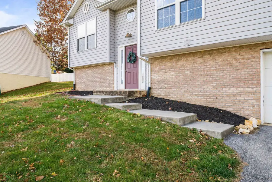 656 Edwardian Ln, Waynesboro, VA 22980 - Image #3