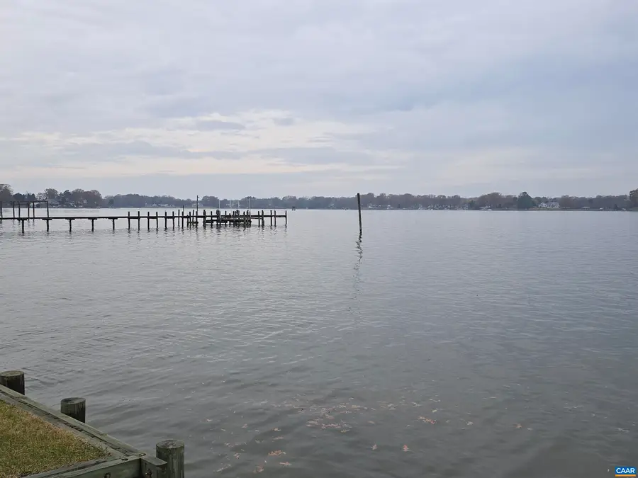 18 Evergreen Dr, Colonial Beach, VA 22443 - Image #3