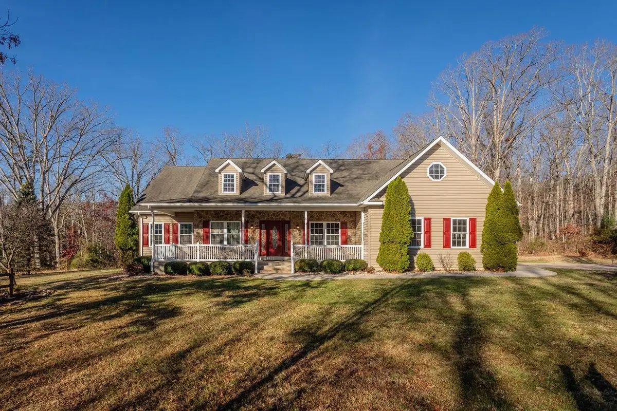987 Riverside Dr, Luray, VA 22835 - Image #1