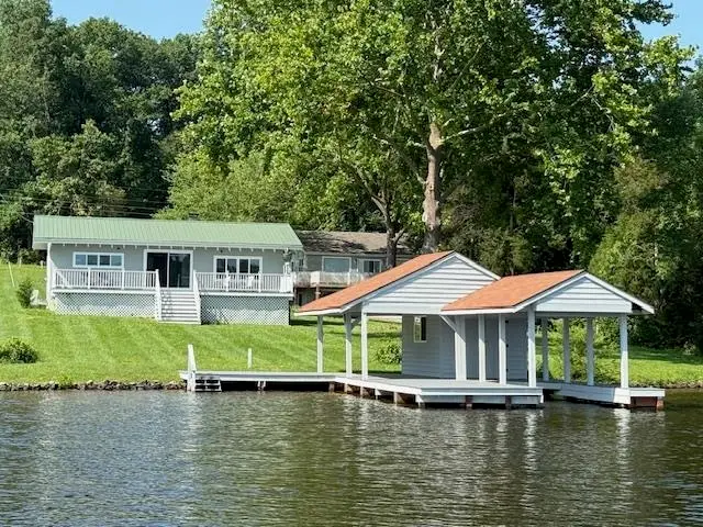 1382 Lakeshore Dr S, Louisa, VA 23093 - Image #1