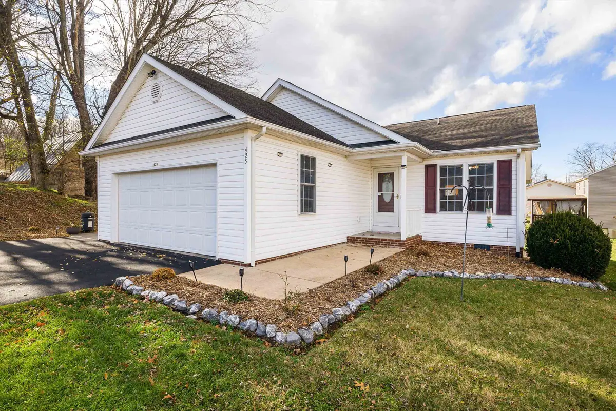 425 Jackson Ave S, Waynesboro, VA 22980 - Image #1