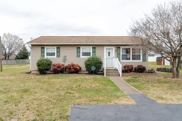 322 Summit Ave W, Elkton, VA 22827