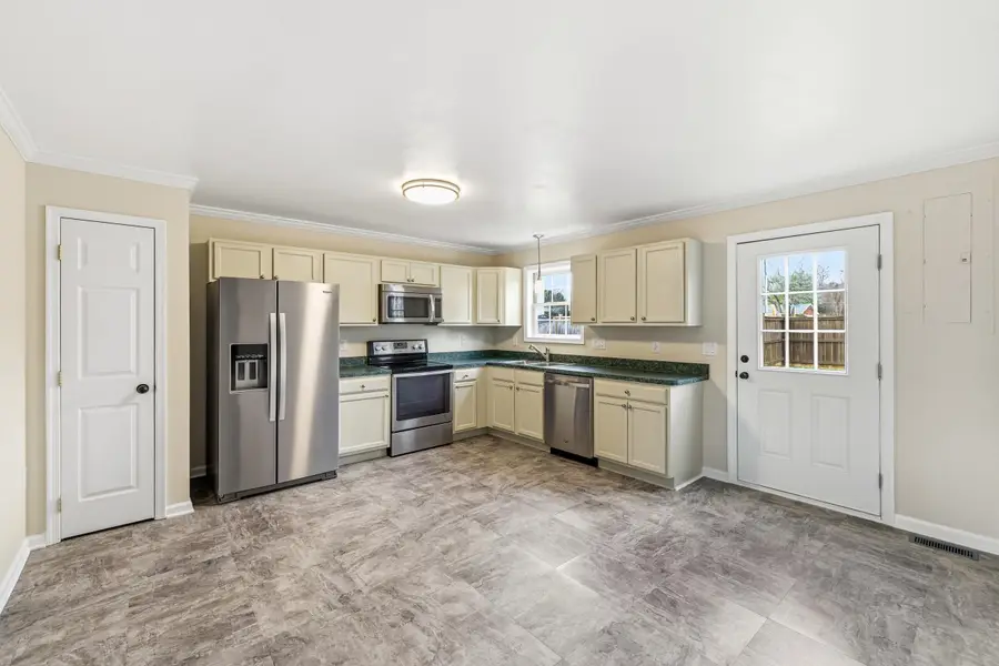 102 Kadies Ln, Edinburg, VA 22824 - Image #2