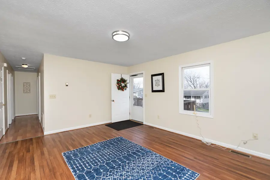 320 Winchester Ave S, Waynesboro, VA 22980 - Image #3