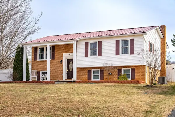 101 Maple Leaf Ln, Elkton, VA 22827