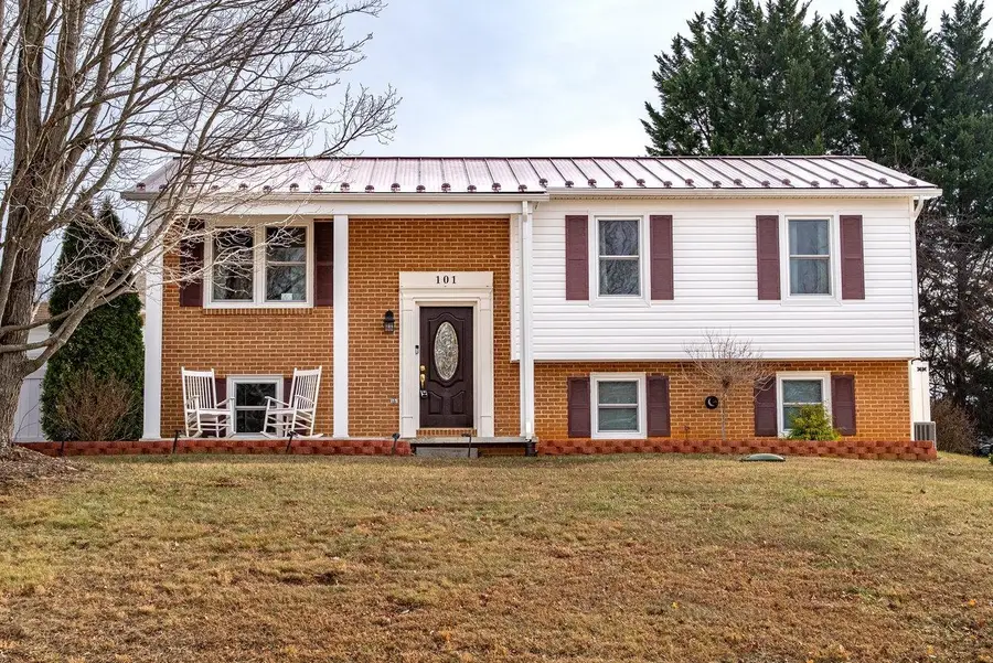 101 Maple Leaf Ln, Elkton, VA 22827 - Image #2