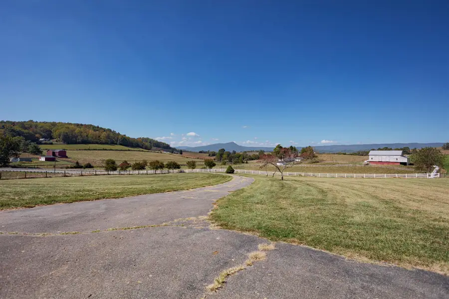 2834 Brownsburg Tpke, Raphine, VA 24472 - Image #3