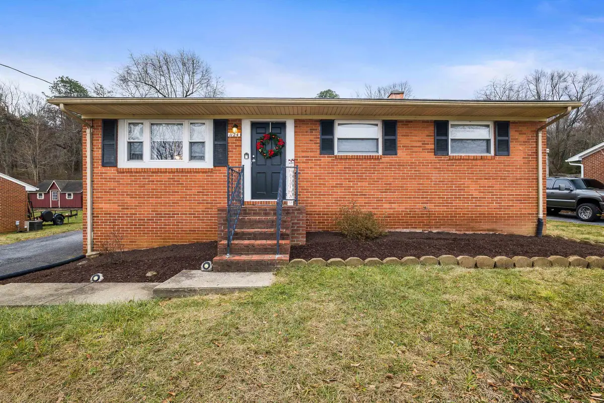 1124 Winchester Ave S, Waynesboro, VA 22980 - Image #1