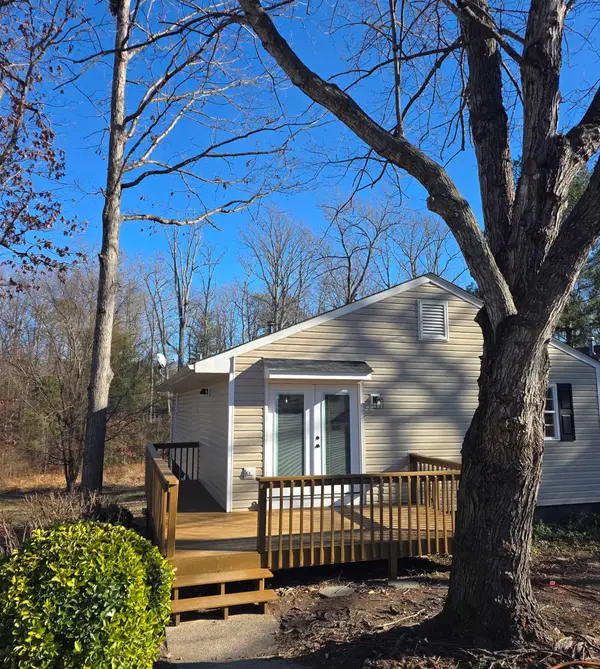 230 Dodge St, Stuarts Draft, VA 24477