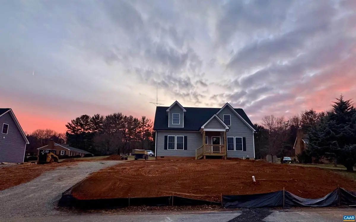 202 Robin Hood Rd, Staunton, VA 24401 - #1