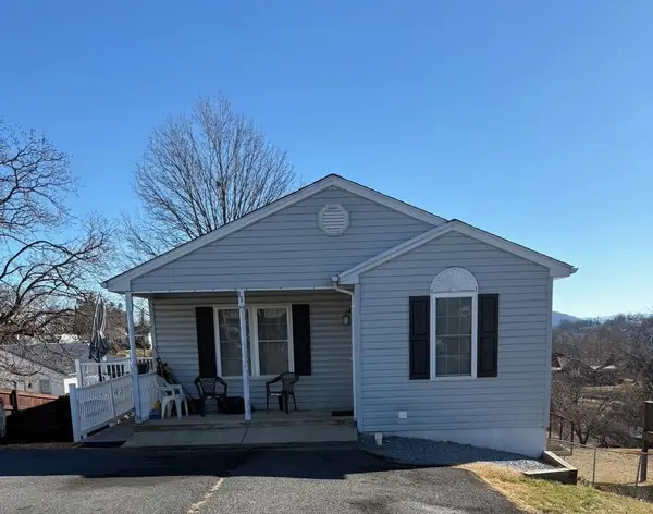 111 Skyline Ave, Staunton, VA 24401