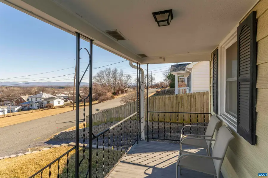 906 Alta St, Staunton, VA 24401 - Image #2