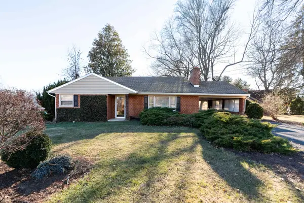 301 Valley View Dr, Staunton, VA 24401