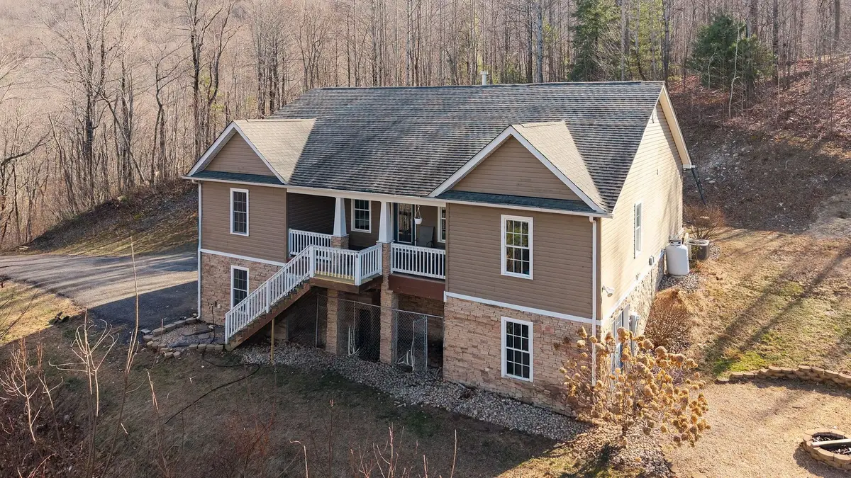 467 Reeds Gap Rd, Lyndhurst, VA 22952 - Image #1