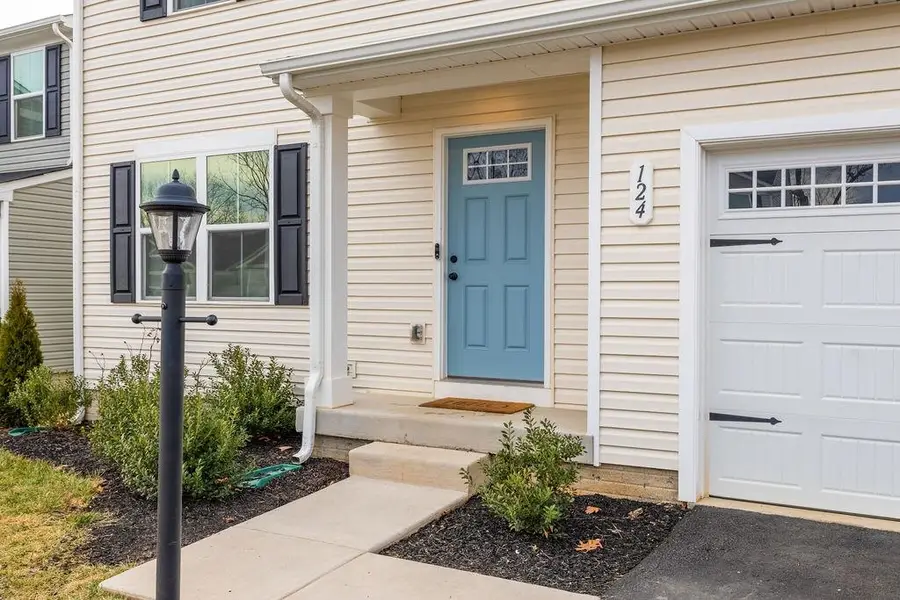 124 Walsh Ln, Waynesboro, VA 22980 - Image #2