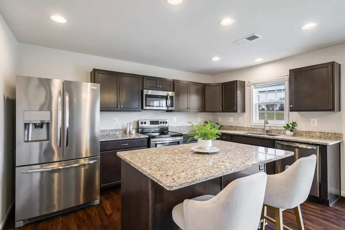 208 Oakbridge Dr, Waynesboro, VA 22980 - Image #1