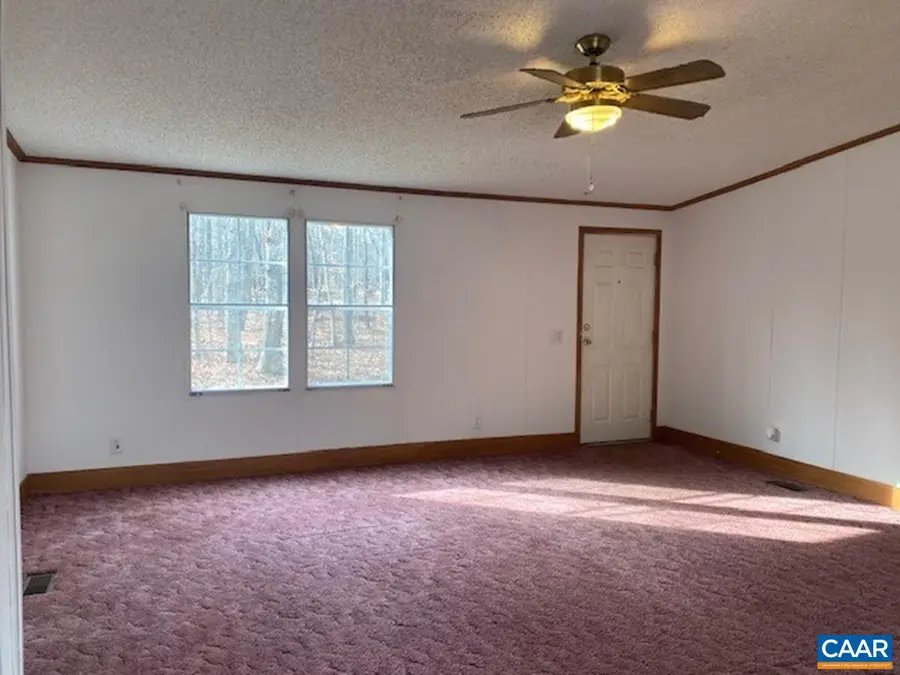 283 Hummingbird Rd, Scottsville, VA 24590 - Image #2