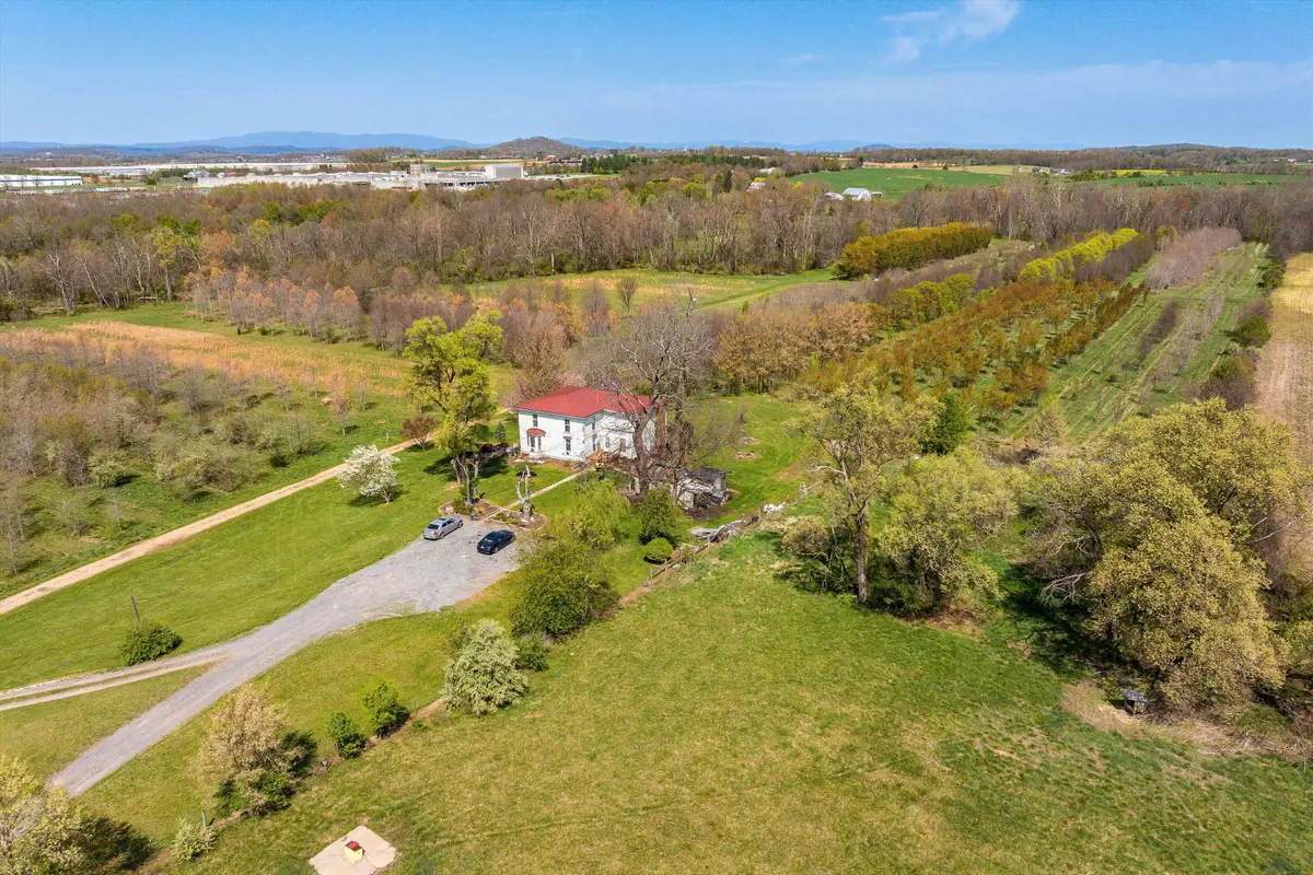 514 Lipscomb Rd, Stuarts Draft, VA 24477 - #1