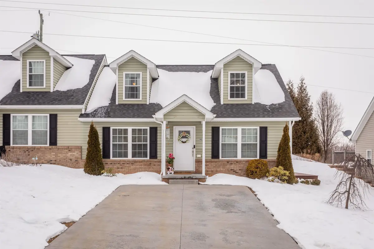 905 Macon Ave, Grottoes, VA 24441 - #1