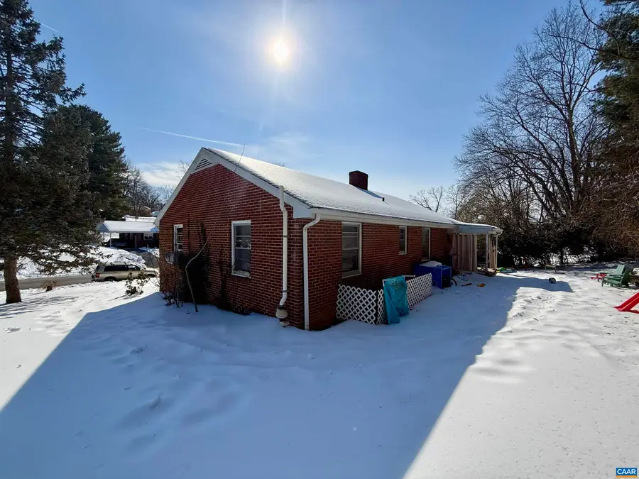 908 Belmore Ave, Staunton, VA 24401 - #3