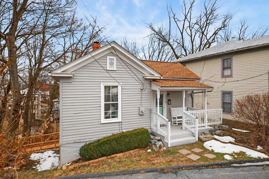 229 Jefferson St N, Staunton, VA 24401 - #2