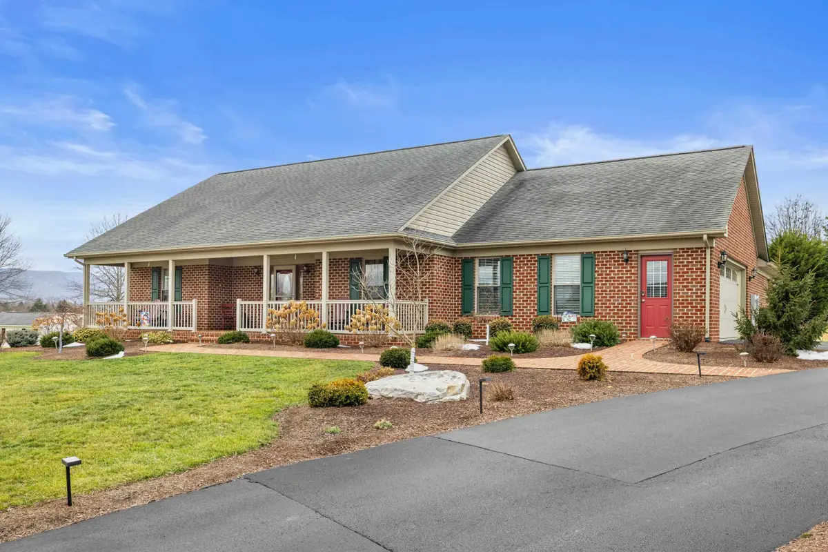 42 Lynn Cir, Stuarts Draft, VA 24477 - #1