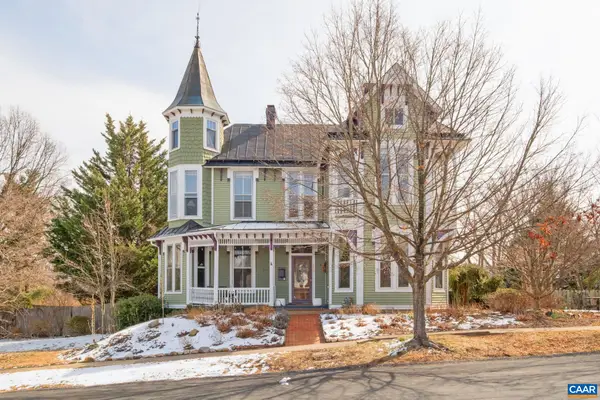 428 Maple Ave, Waynesboro, VA 22980