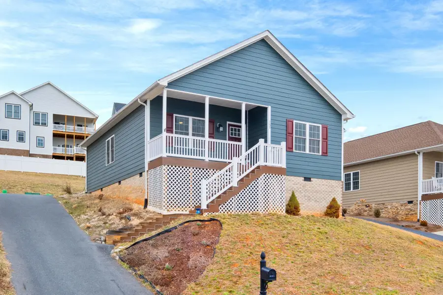 121 Beauregard Dr, Staunton, VA 24401 - #2