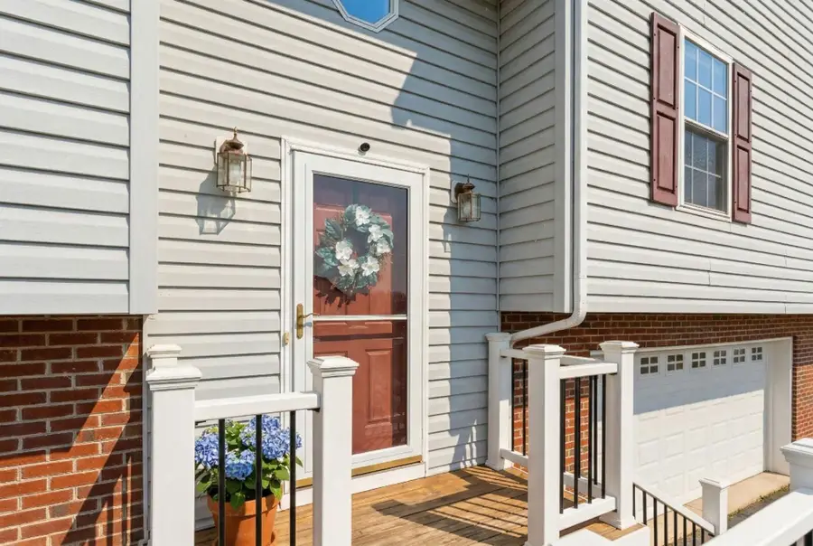 702 Stonewall Cir, Staunton, VA 24401 - #3