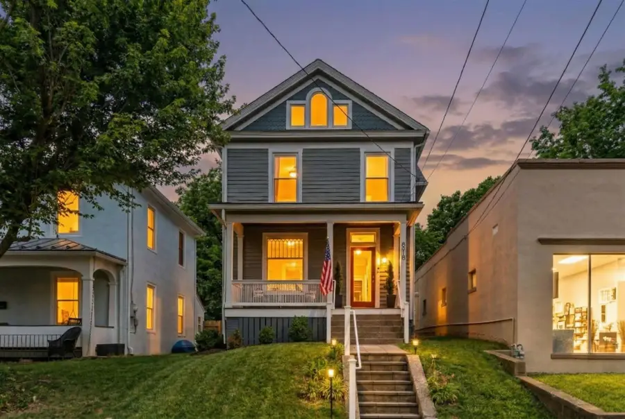 818 Augusta St N, Staunton, VA 24401 - #3