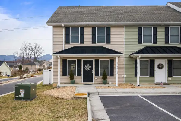 812 Carson Cir, Grottoes, VA 24441