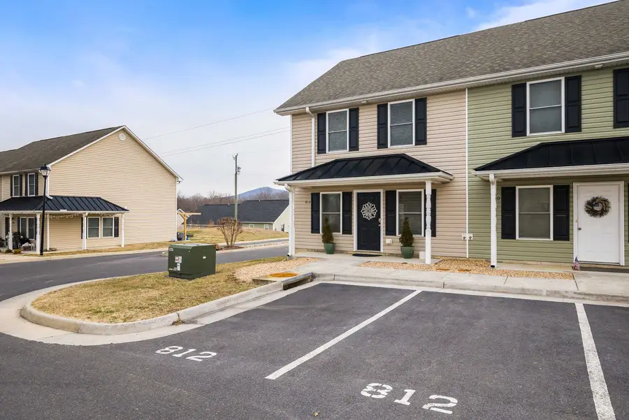 812 Carson Cir, Grottoes, VA 24441 - #2