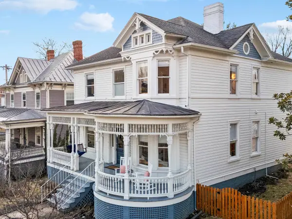 1012 Beverley St W, Staunton, VA 24401