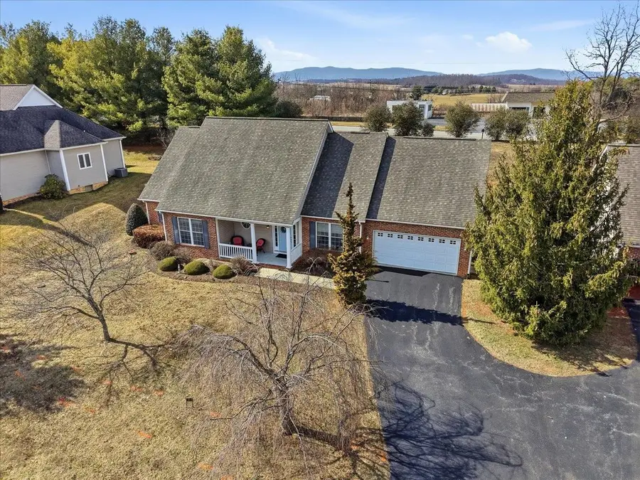 161 Heather Ln, Staunton, VA 24401 - #3