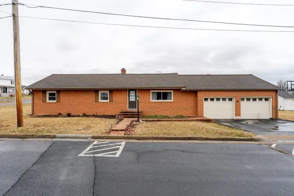 114 Clarke Ave, Elkton, VA 22827