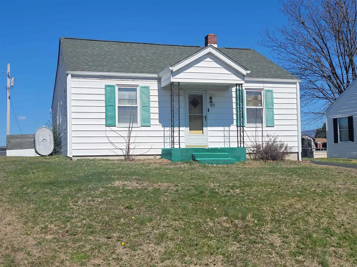 222 Fairfax Ave W, Elkton, VA 22827 - #1