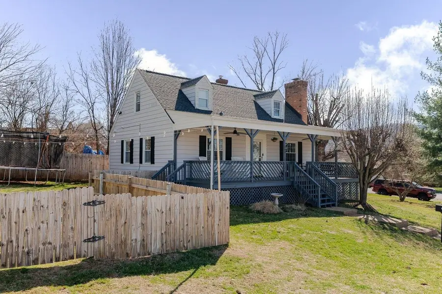 104 Jackson Ave, Elkton, VA 22827 - #2