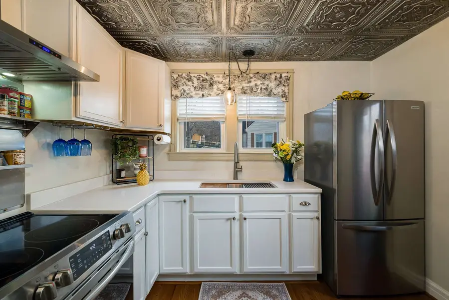 958 Donaghe St, Staunton, VA 24401 - #3