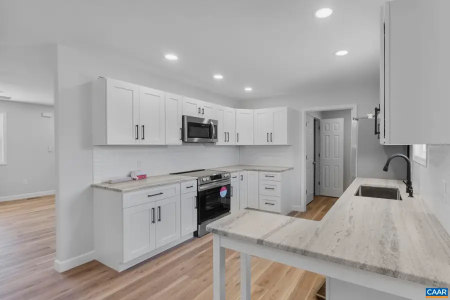 140 Dogwood Hts, Scottsville, VA 24590 - #2
