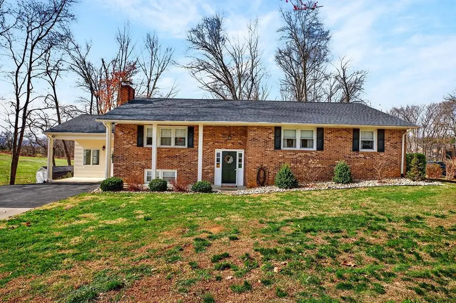 933 Ladd Rd, Waynesboro, VA 22980 - #2