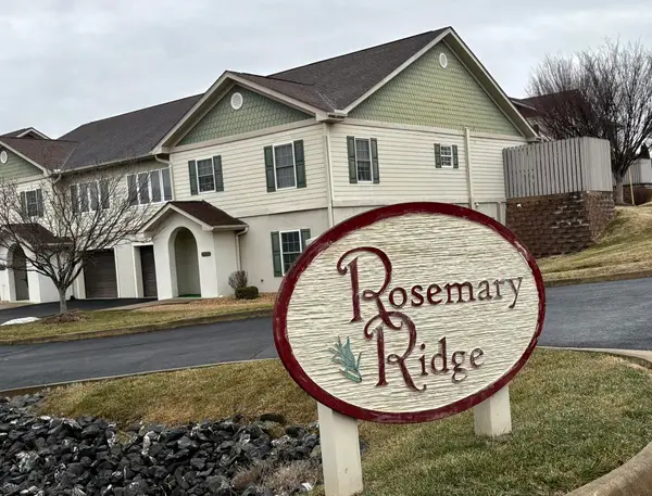 17 Rosewood Ct, Fishersville, VA 22939