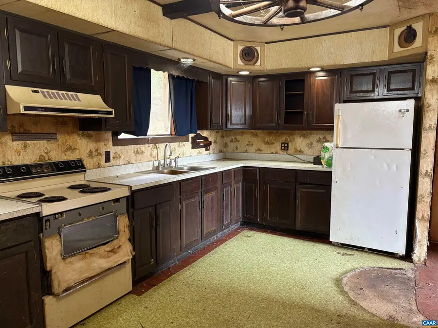 9450 James River Rd, Shipman, VA 22971 - #3