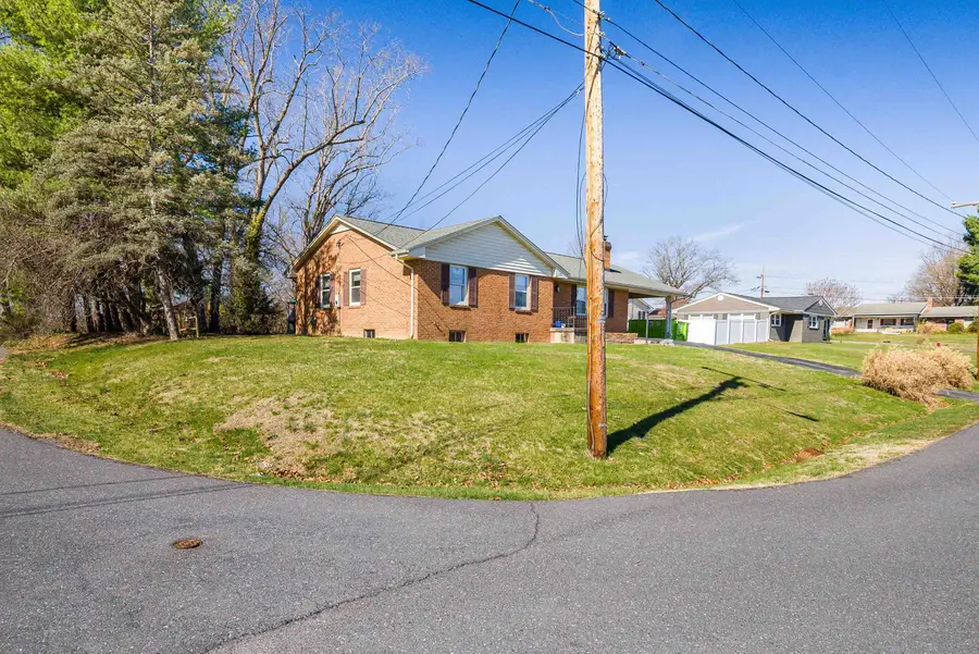 13 Ridgewood Dr, Verona, VA 24482 - #3